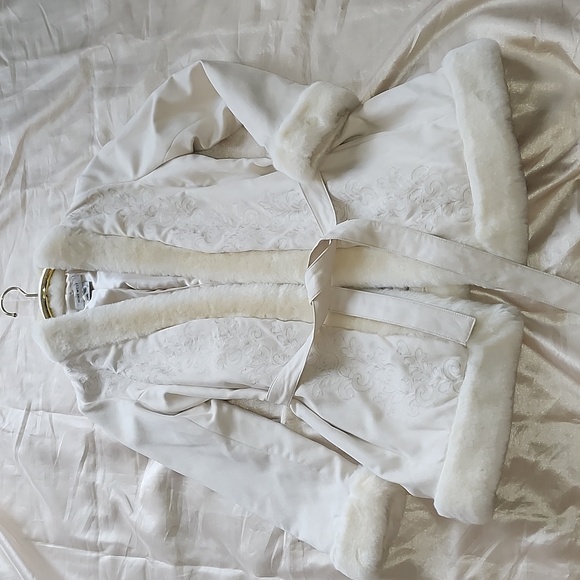 Nine West New WO Tags Winter White Faux Suede & Fur Wrap Coat, Small, $59 - Picture 4 of 14